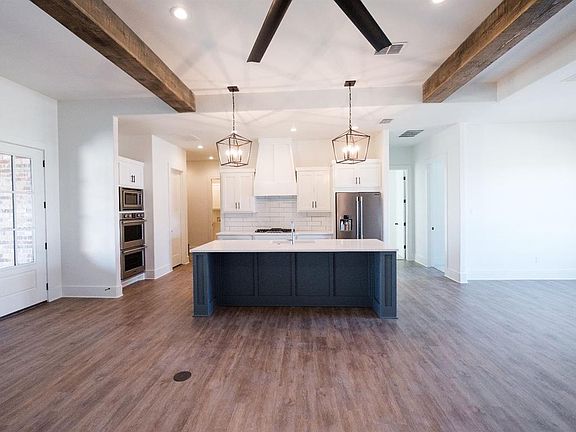 4th image of 605 N 10th St