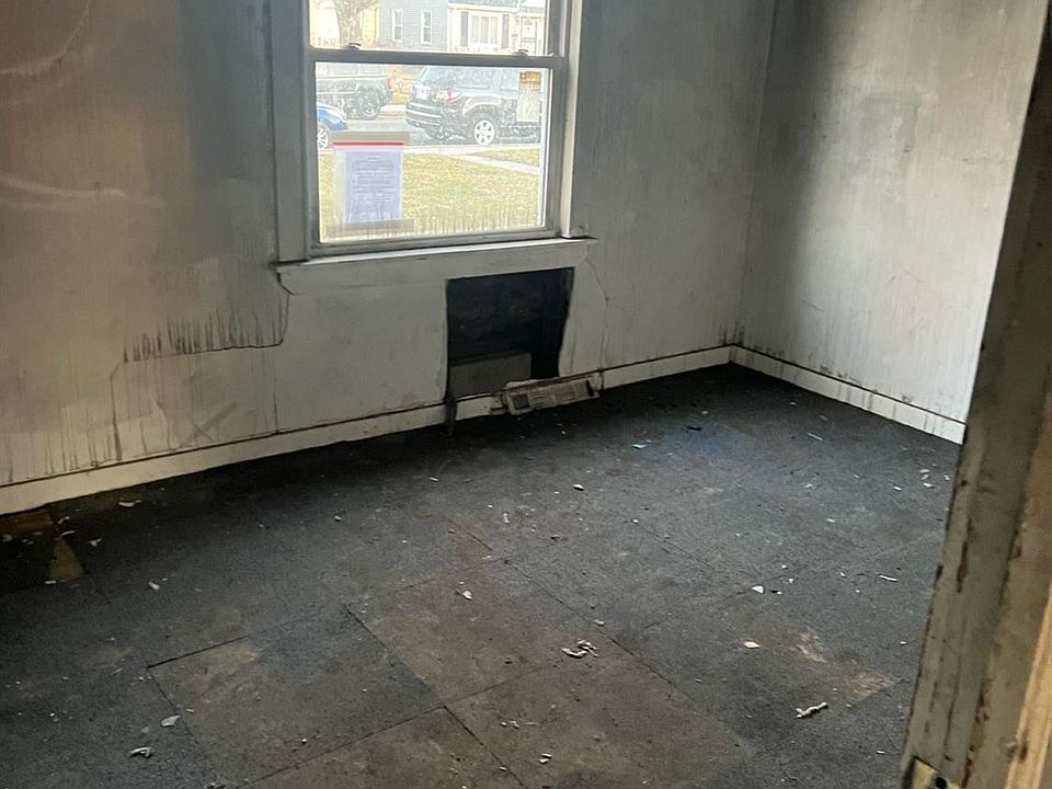 2nd image of 5042 Adams St