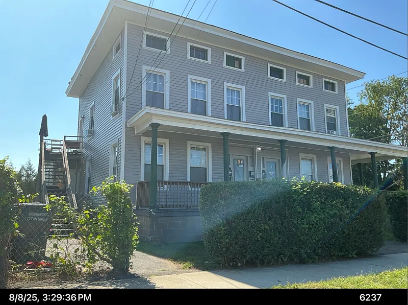 4 bed, 1696 sqft, $3,200 — Photo 1