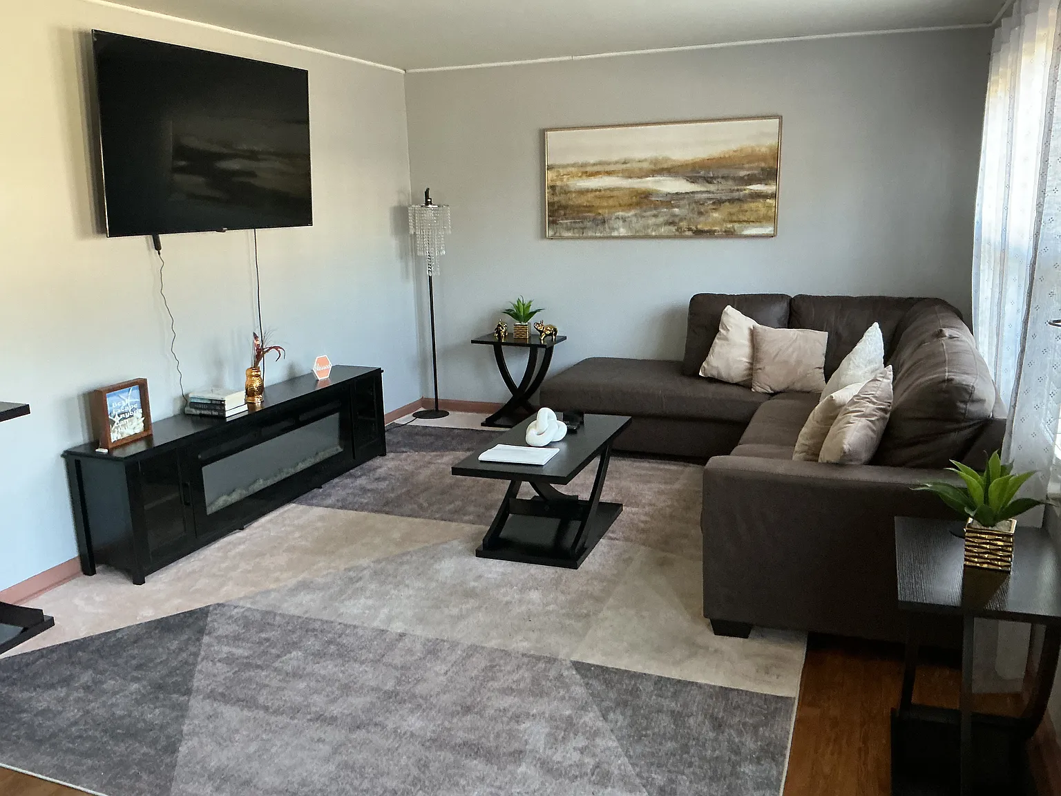 4 bed, 1716 sqft, $3,500 — Photo 2