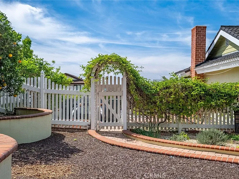 3675 Vigilance Dr — Photo 3