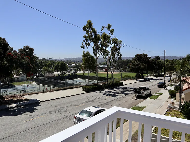 719 S Juanita Ave — Photo 24