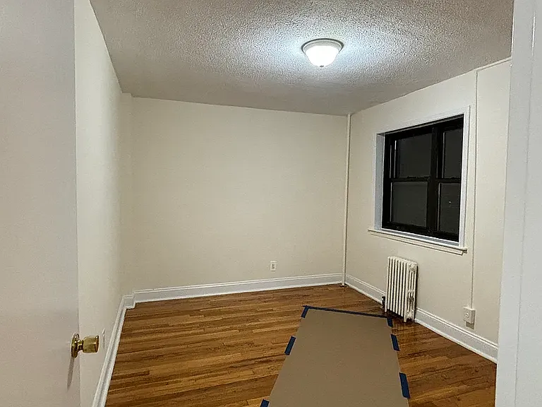 20-52 Crescent St #2A — Photo 4
