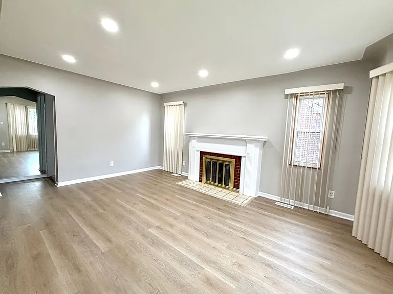18235 Tracey St — Photo 12