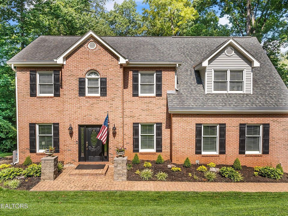 1st image of 415 Moser Ln
