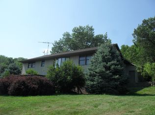 203 Golfview Rd, Cochrane, WI 54622