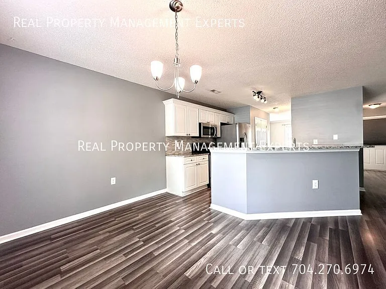 7603 Rolling Meadows Ln — Photo 9