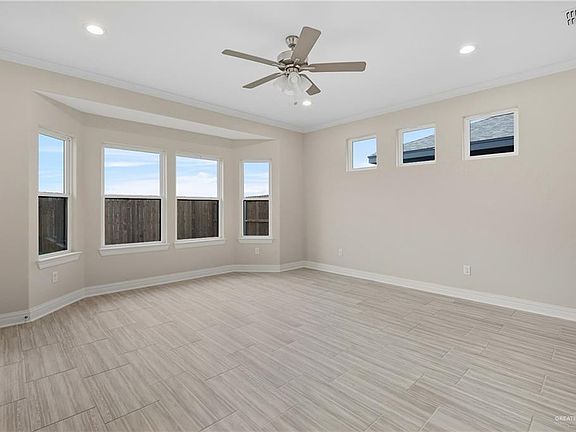 5th image of 13724 Belle Ct