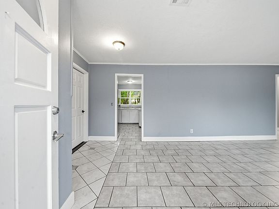 5th image of 6423 N Wheeling Ave
