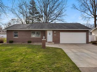 908 Walnut St, Mahomet, IL 61853