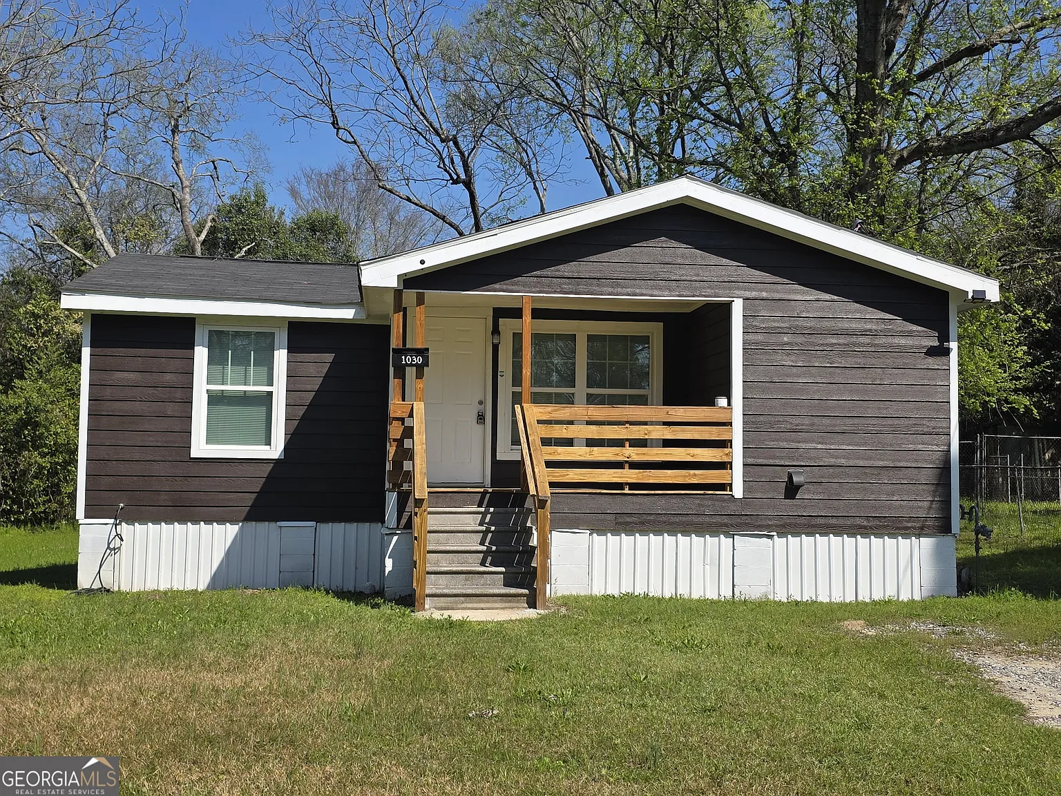1030 Dennis St photo 1