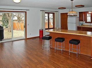 492 Rolls Rd, New Brighton, MN 55112