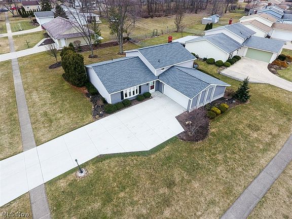 4th image of 20275 Applewood Ln