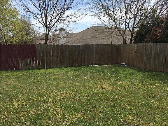 3rd image of 905 Doral Cir