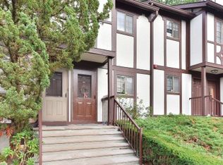 3906 Melville Ct, Mahwah, NJ 07430