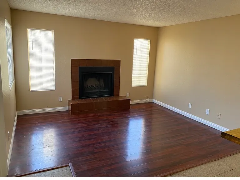 2756 Jennydiane Dr #D — Photo 2