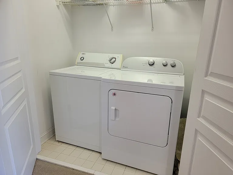318 Charleston Ln — Photo 2