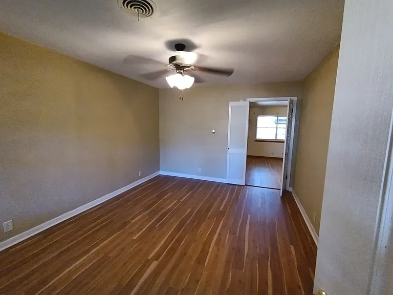 1402 Hillcrest Dr — Photo 12