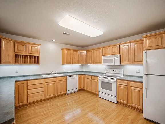 3rd image of 410 N 1st St APT 201