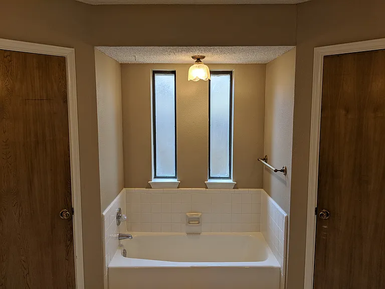 204 Bremen Dr — Photo 10
