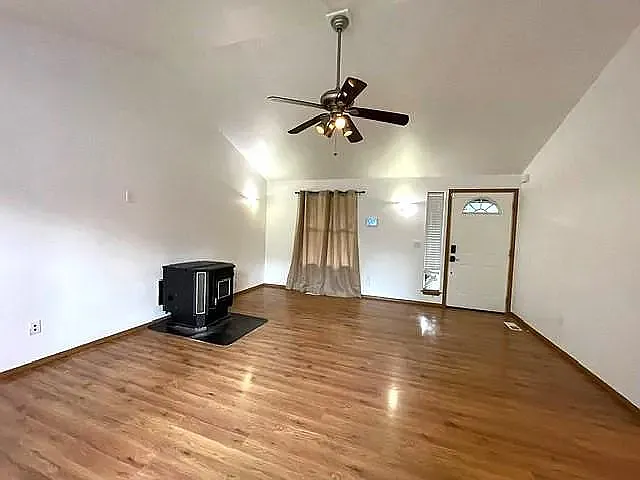 3 bed, 2.5 bath, 1284 sqft, $2,400 — Photo 4