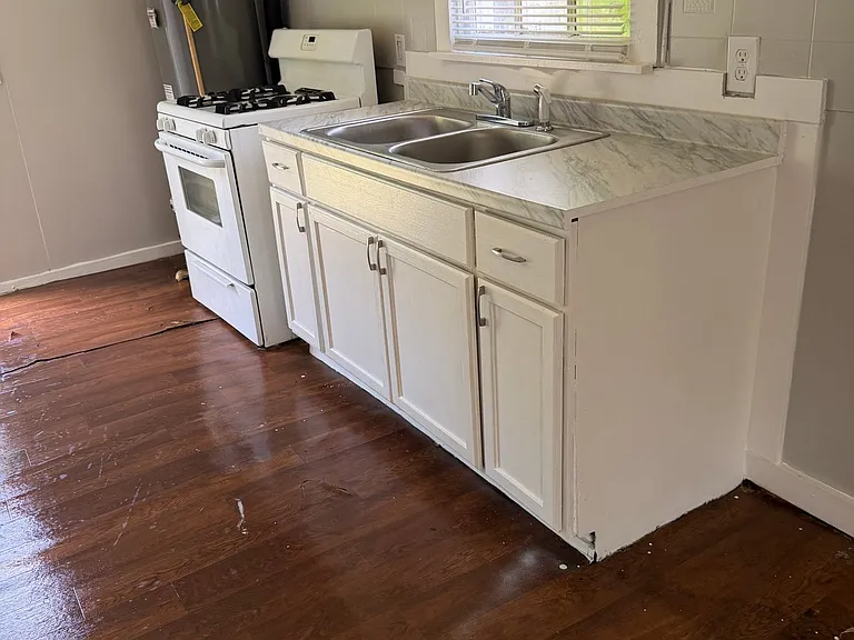 1244 Kings Hwy — Photo 4