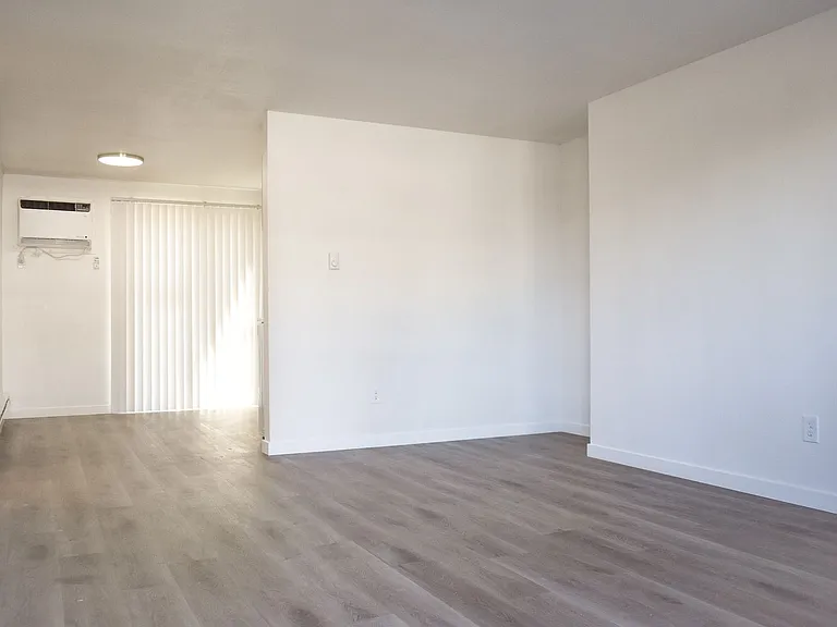 Ferns Apartments — Photo 18