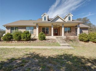 132 La Reata Trl, Smithville, TX 78957