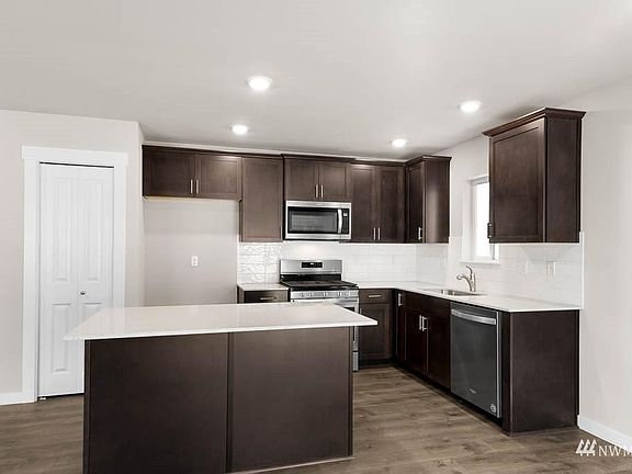 4th image of 18802 109th Avenue Ct E