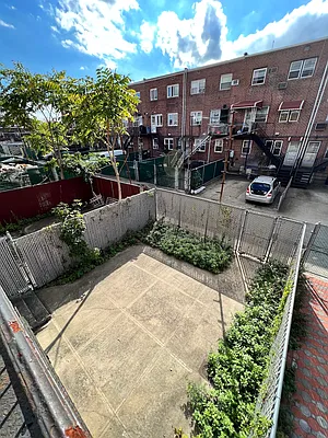 Sold by Remax City Square | media 35