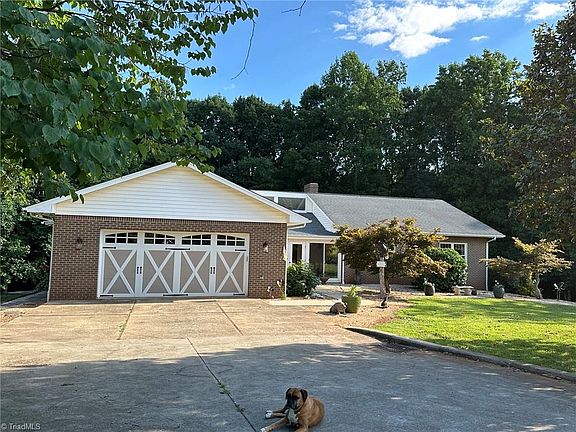 2nd image of 418 Cristi Ln