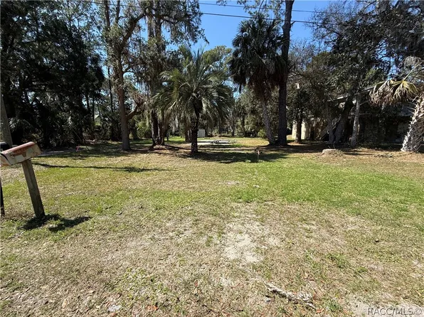 35 64th St, Yankeetown, FL 34498