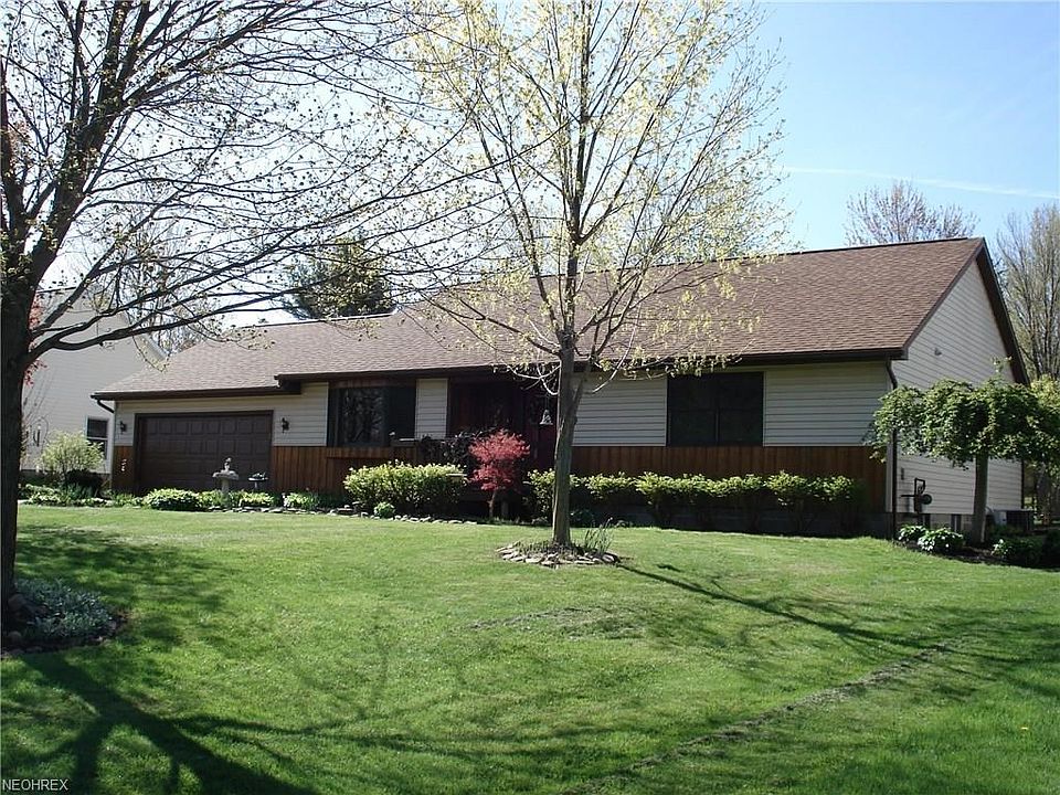 1st image of 30 Surrey Ln
