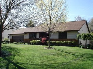 30 Surrey Ln, Geneva, OH 44041