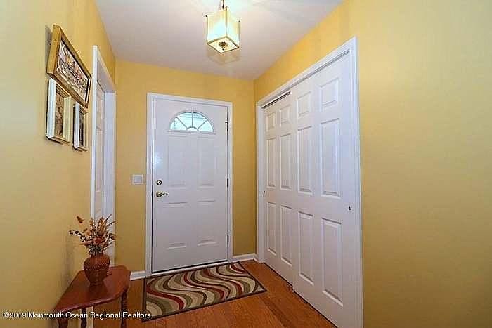 1st image of 6 Skylark Ln