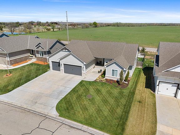 3rd image of 2975 N Woodridge Ct