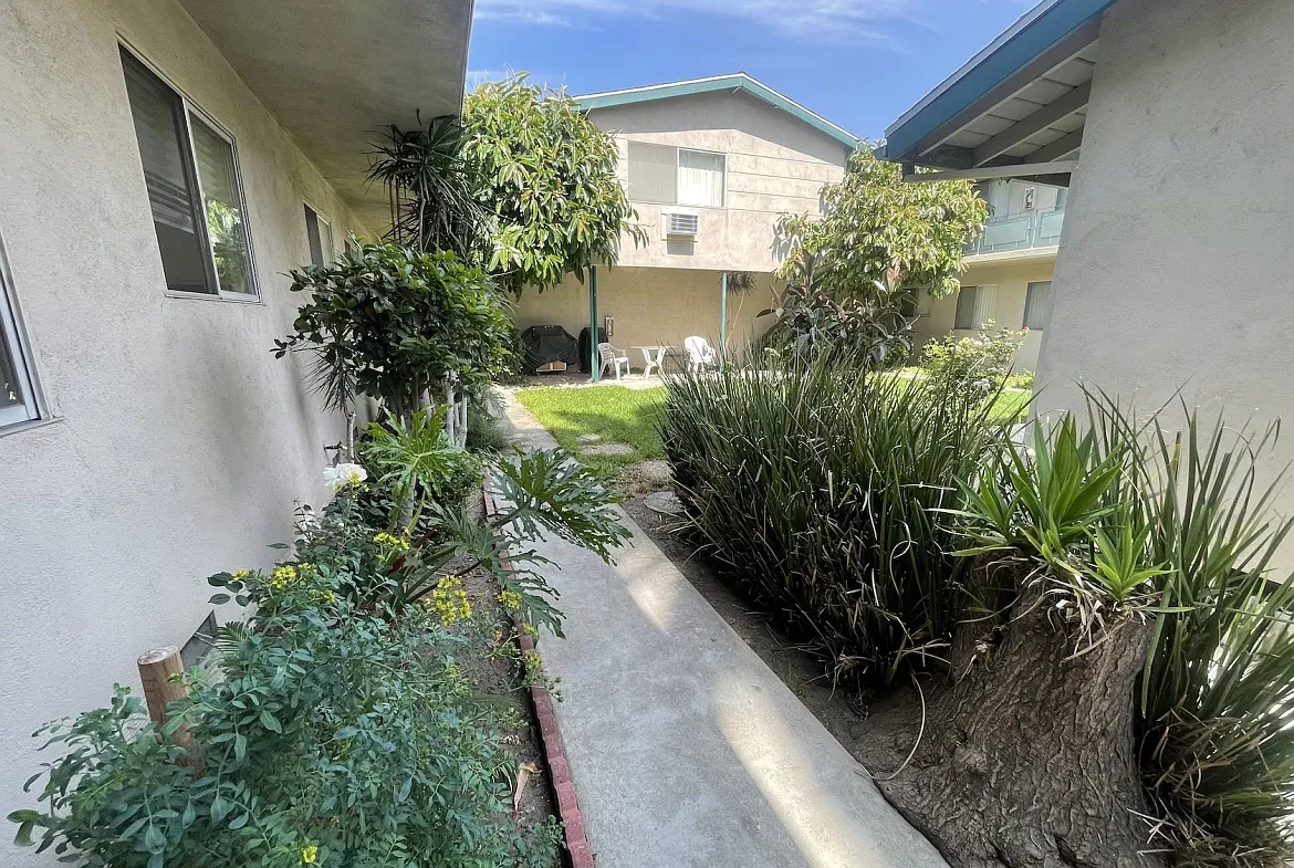 Kester Ave, Sherman Oaks — Photo 4