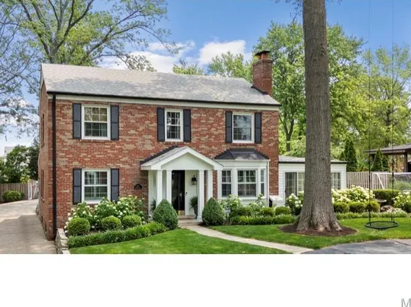 46 Enfield Rd, Saint Louis, MO 63132