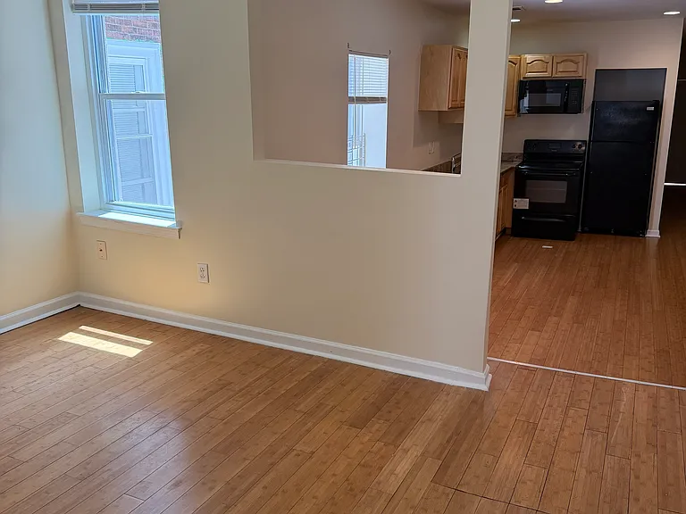 1928 W Diamond St #2 — Photo 9