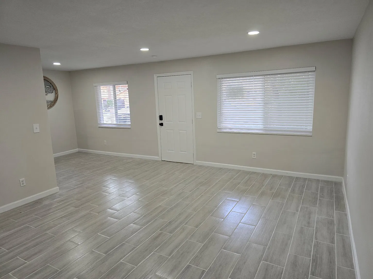 411 N Halifax Ave — Photo 2