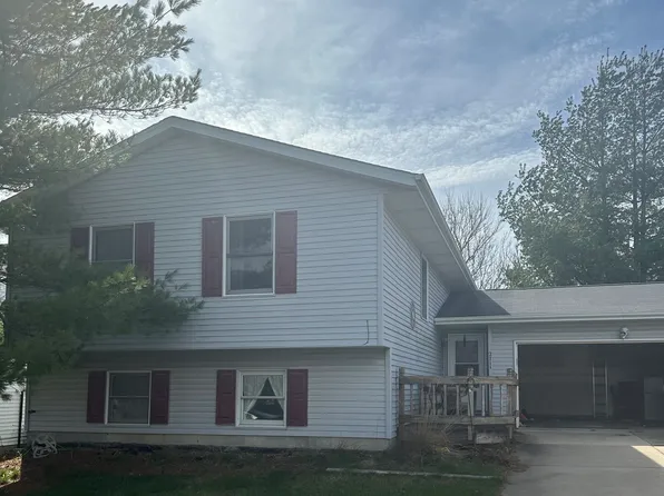 2711 Rocksbury Dr, Bloomington, IL 61705