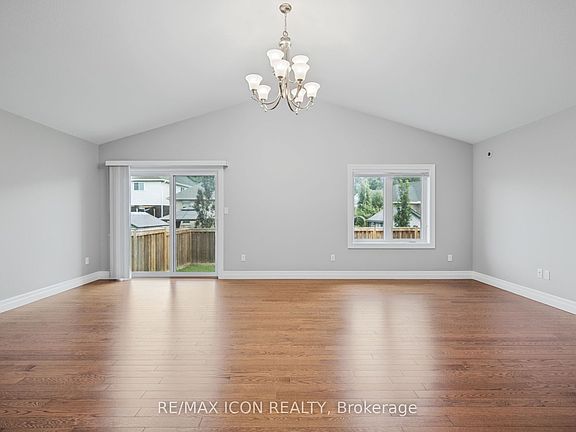 5th image of 32 Foxtail Ln