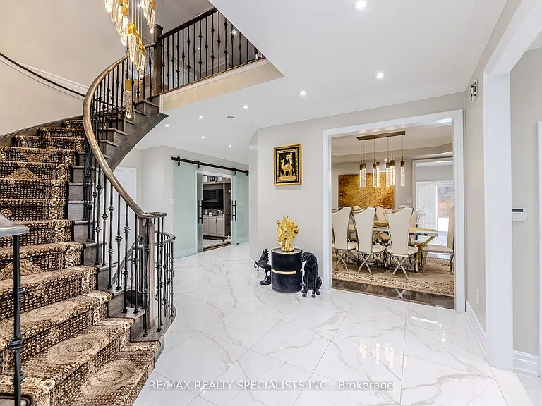 121 Boxwood Cres — Photo 10