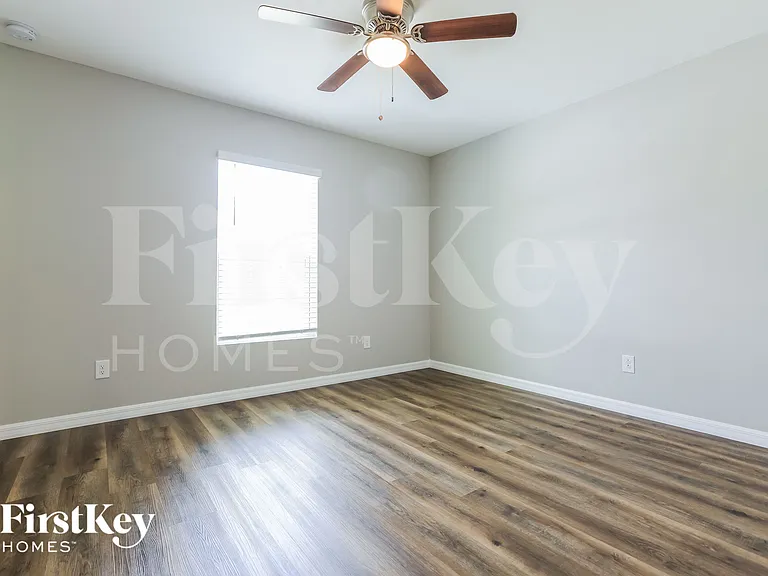 1235 Desmond St — Photo 10