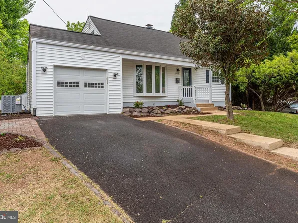 9400 Chatham St, Manassas, VA 20110