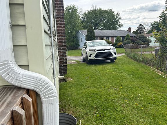 3rd image of 415 Leopold Ave