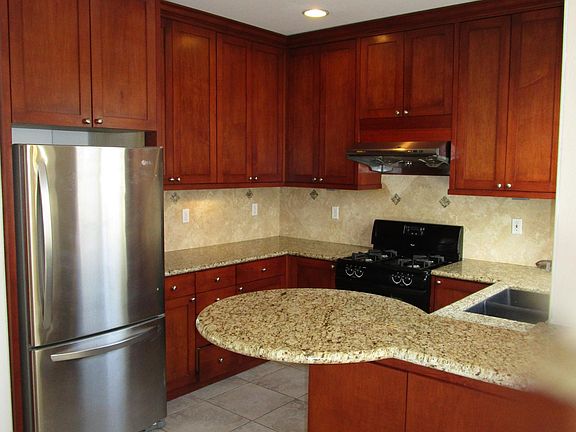 5th image of 8275 Gold Coast Dr