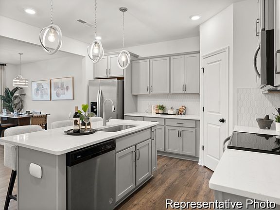 5th image of 141 Periwinkle Pl #238