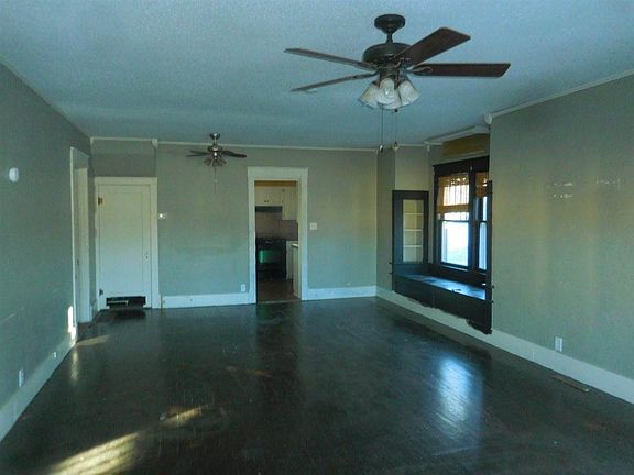 3rd image of 117 E Columbia Ave