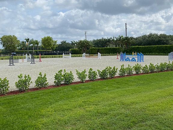 5th image of 13205 Southfields Road